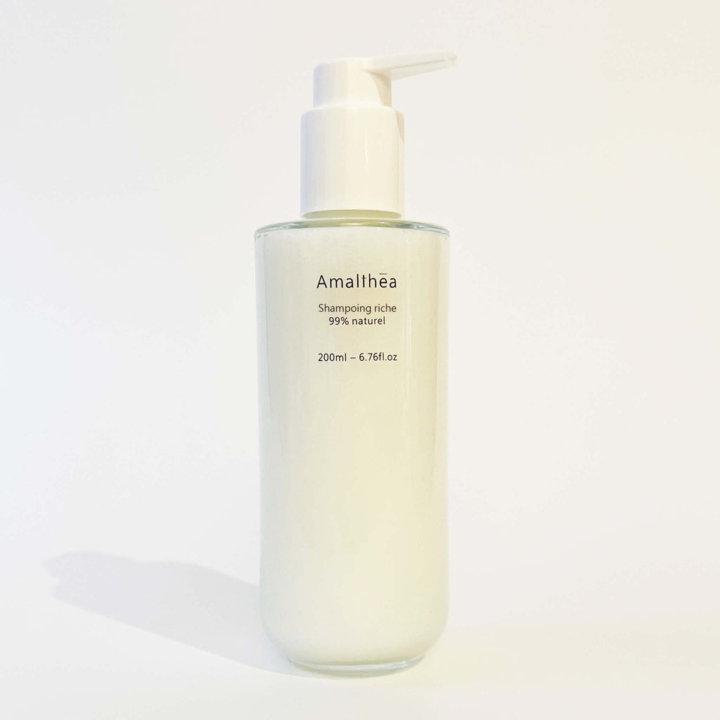 Shampoing riche Amalthea pour cheveux secs | 99% naturel | Certifié bio | Uniquement des ingrédients sains, shampoing sans sulfates, silicones, SLS ou SCI | Flacon 200ml en verre rechargeable
